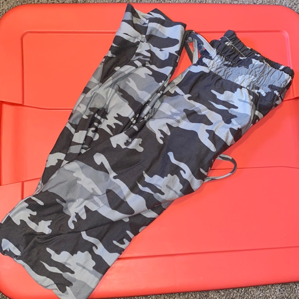 camo pants